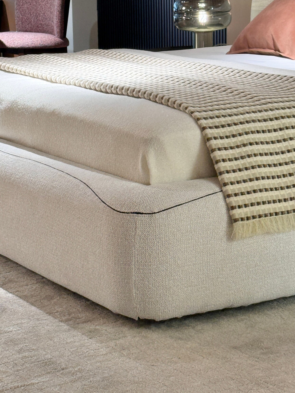 GC2527 Upholstered Bed