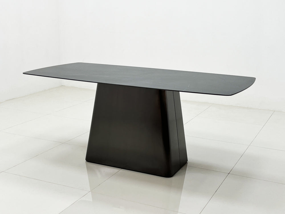 DT725 Dining Table