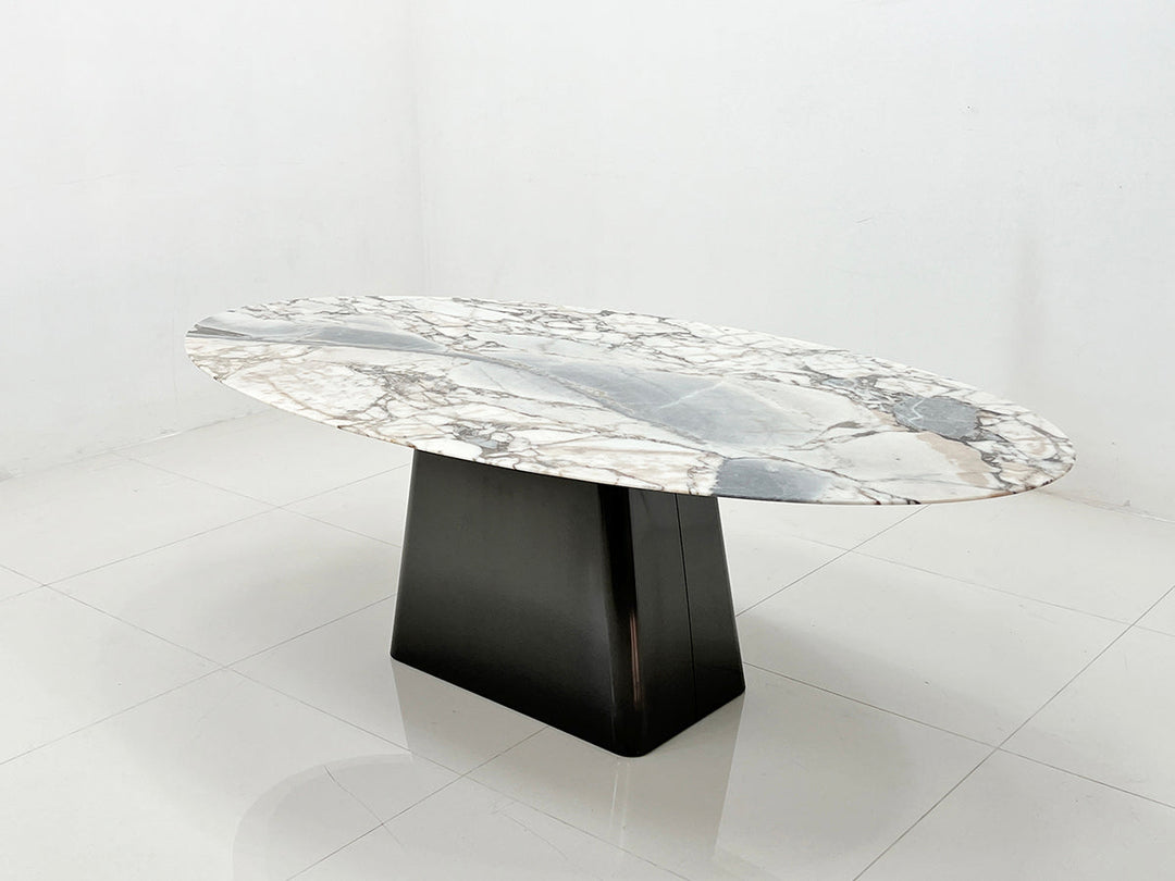 DT725 Dining Table