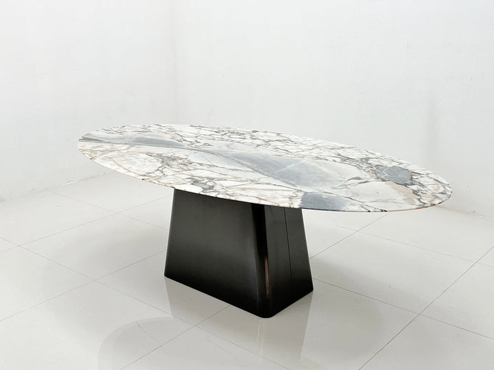 DT725 Dining Table