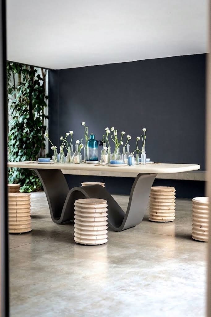 DT961 Dining Table