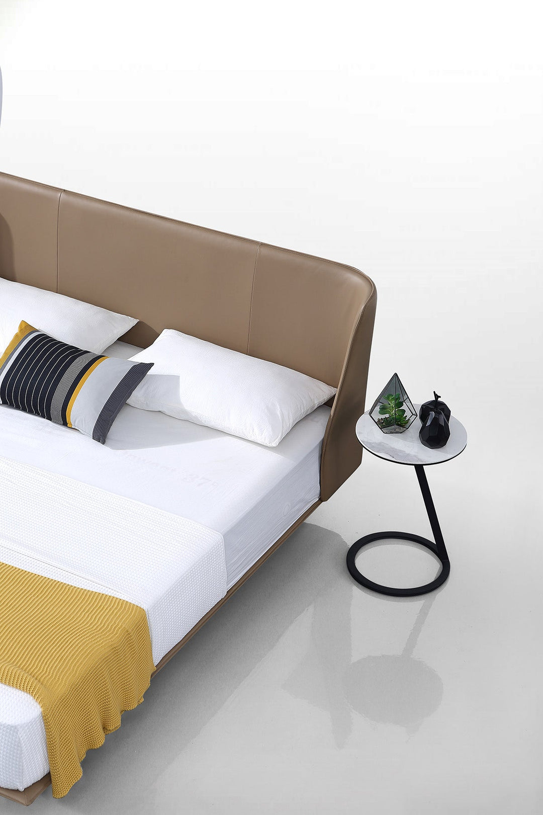 GC1733 Upholstered Bed