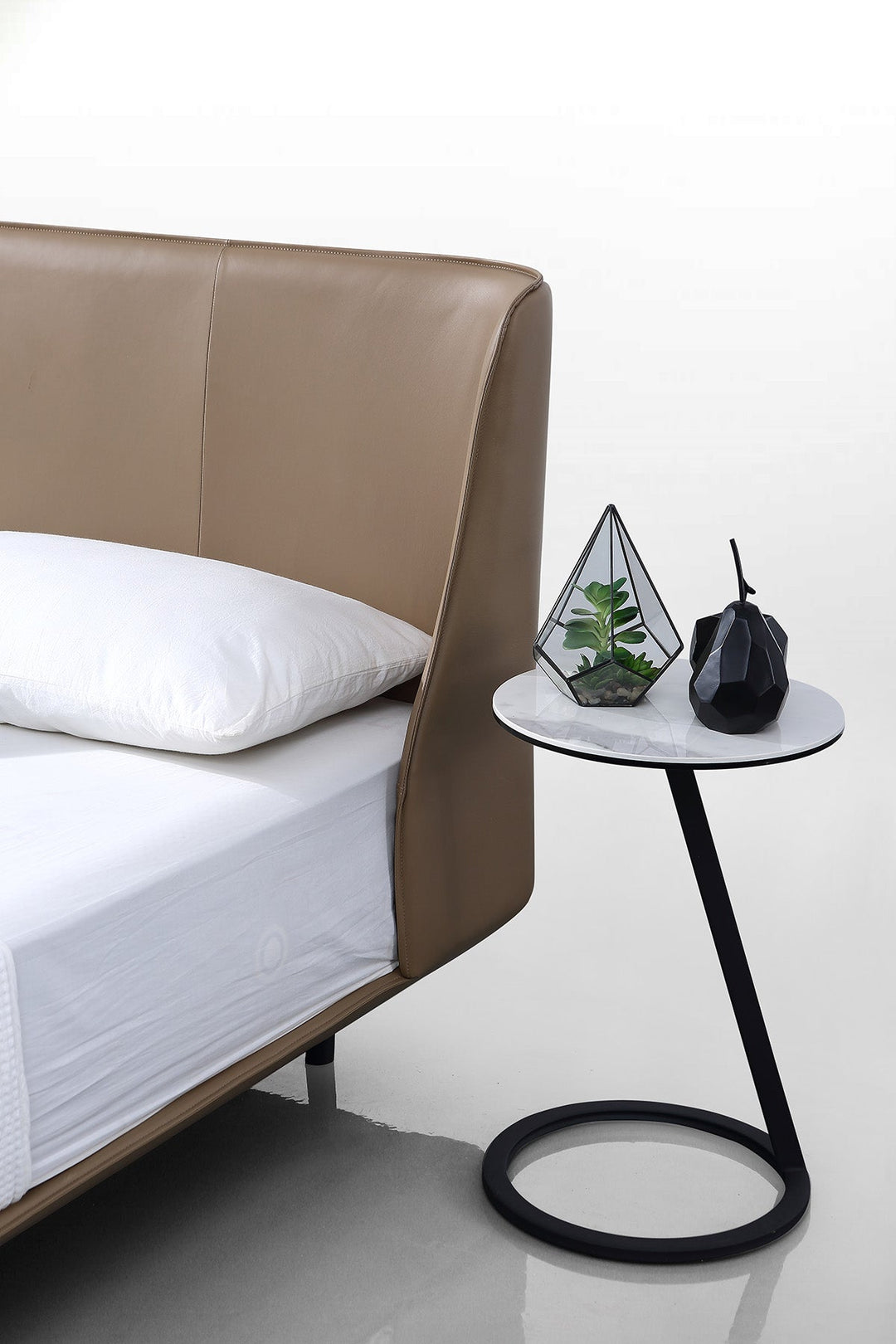 GC1733 Upholstered Bed