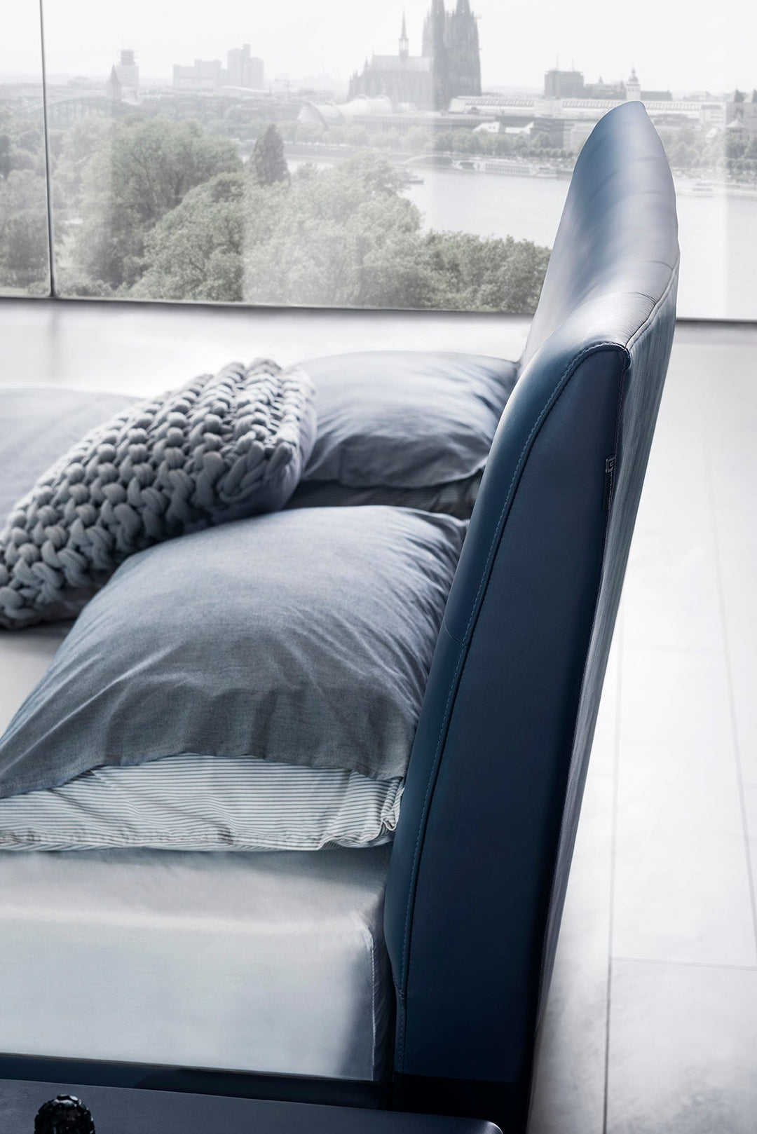 GC1817 Upholstered Bed