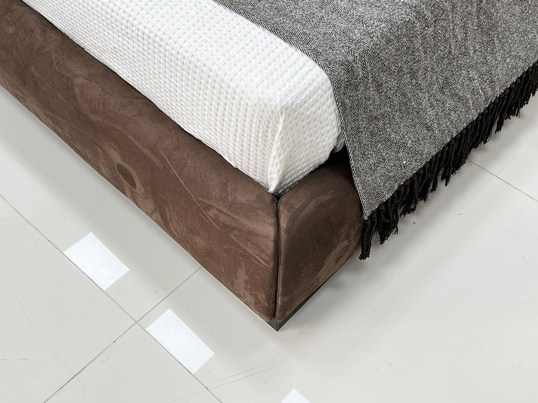 GC2127 Upholstered Bed