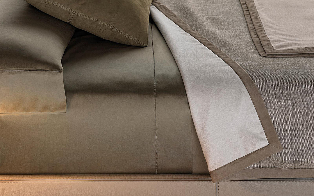 GC2207 Upholstered Bed