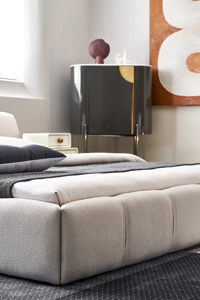 GC2216 Upholstered Bed