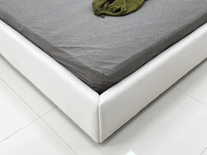 GC2251 Upholstered Bed