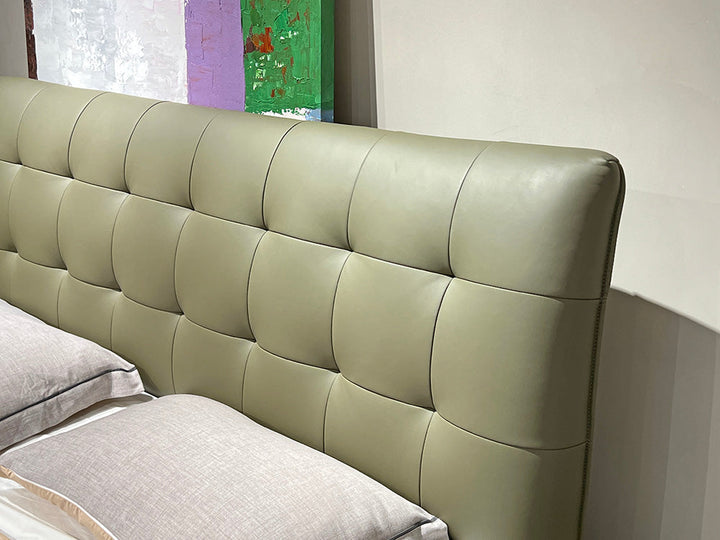 GC2252 Upholstered Bed