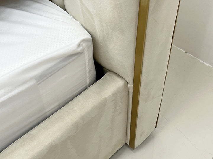 GC2255 Upholstered Bed