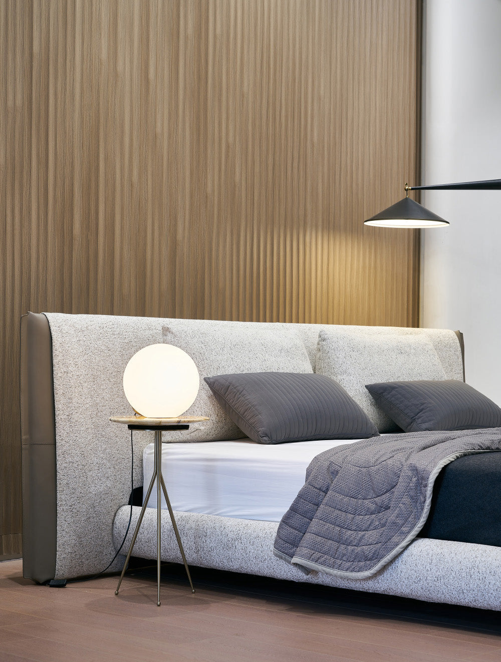 GC2310 Upholstered Bed
