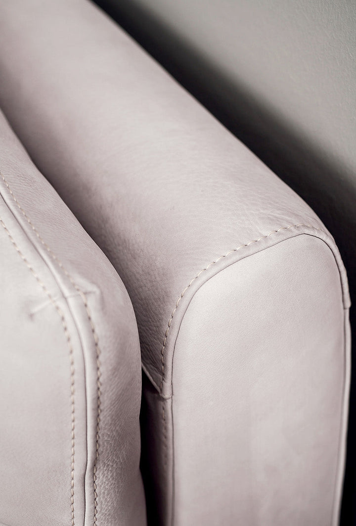 GC2316 Upholstered Bed