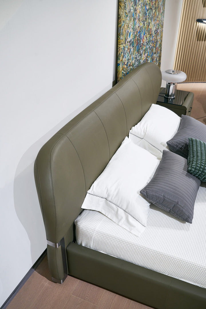 GC2321 Upholstered Bed
