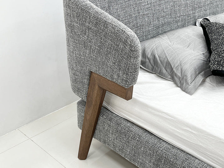 GC2323 Upholstered Bed