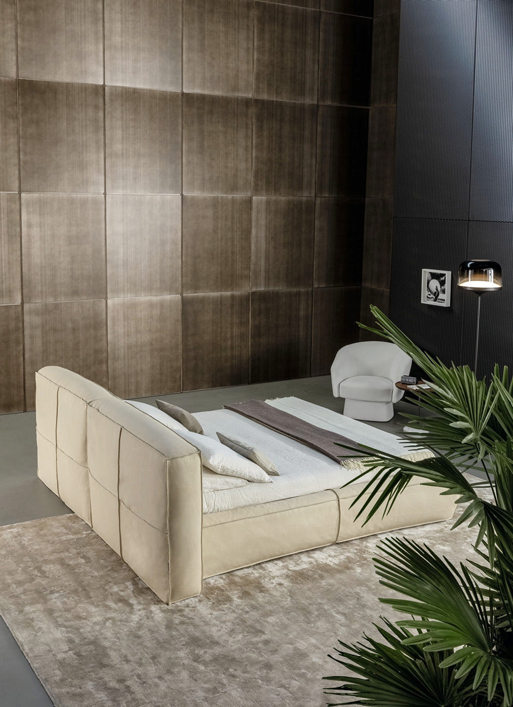 GC2337 Upholstered Bed