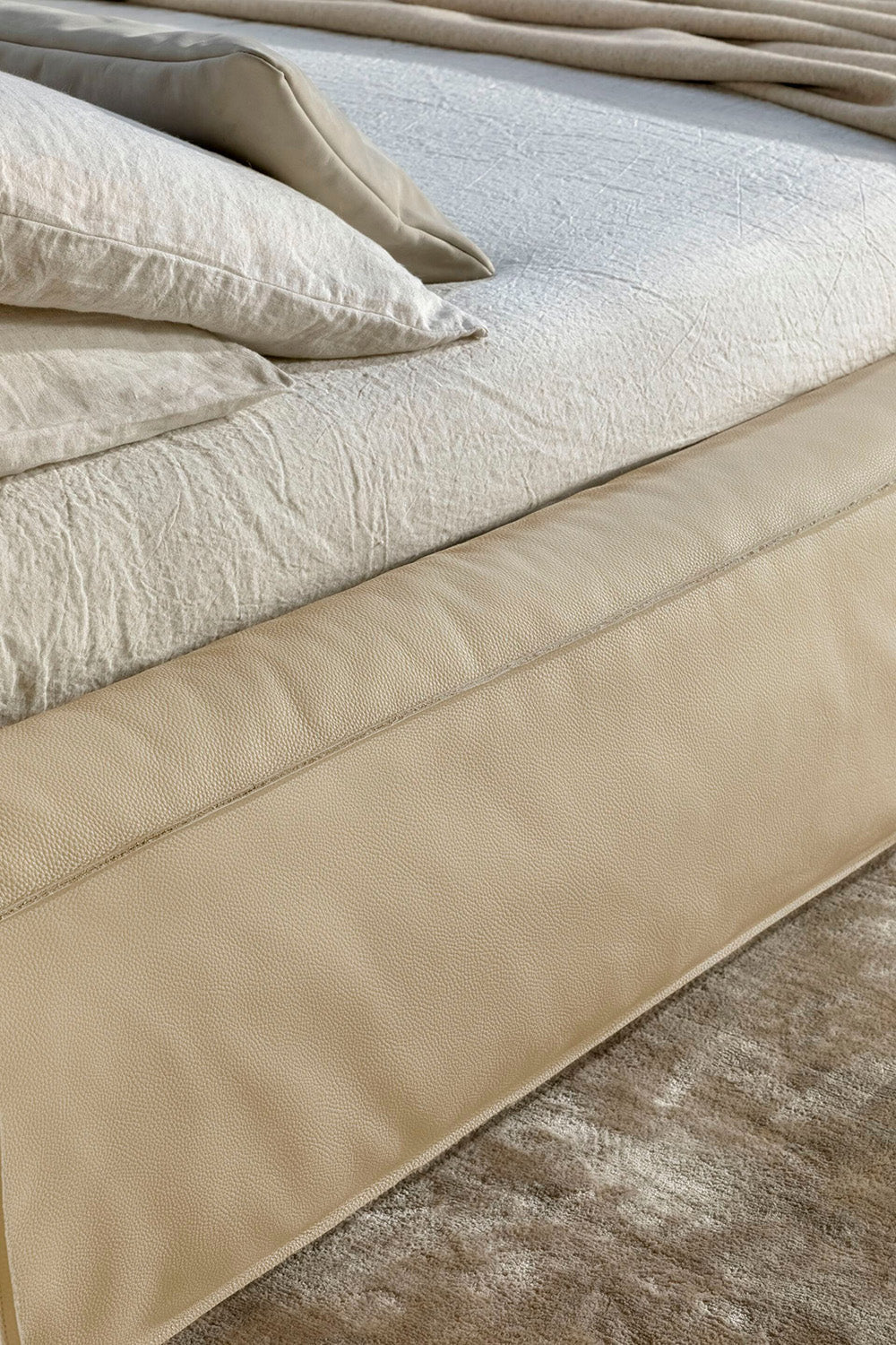GC2337 Upholstered Bed